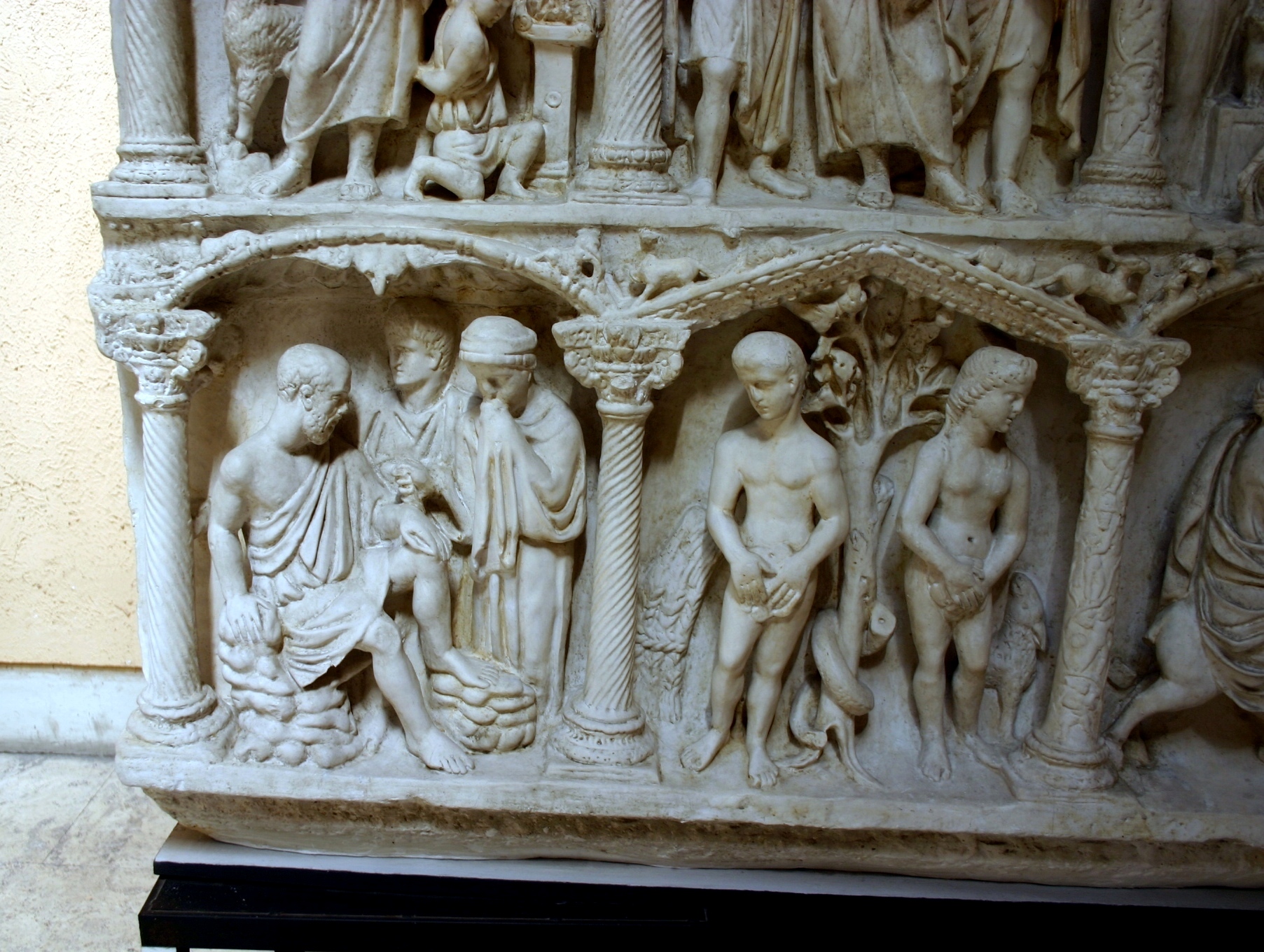 Sarcófago de Junio Basso. Escena de Adán y Eva.